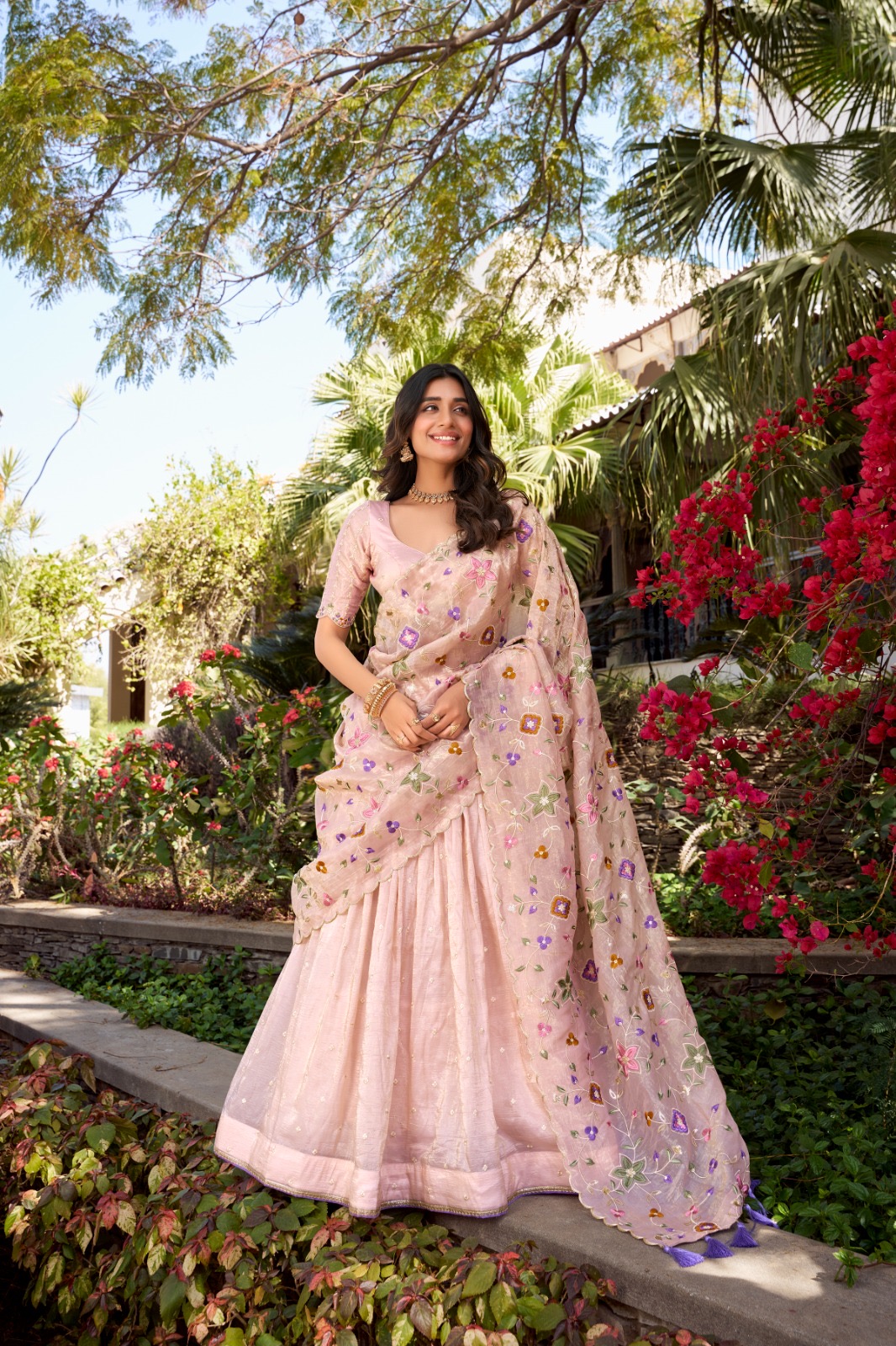 Lehenga Choli Gold Crush - Image 3