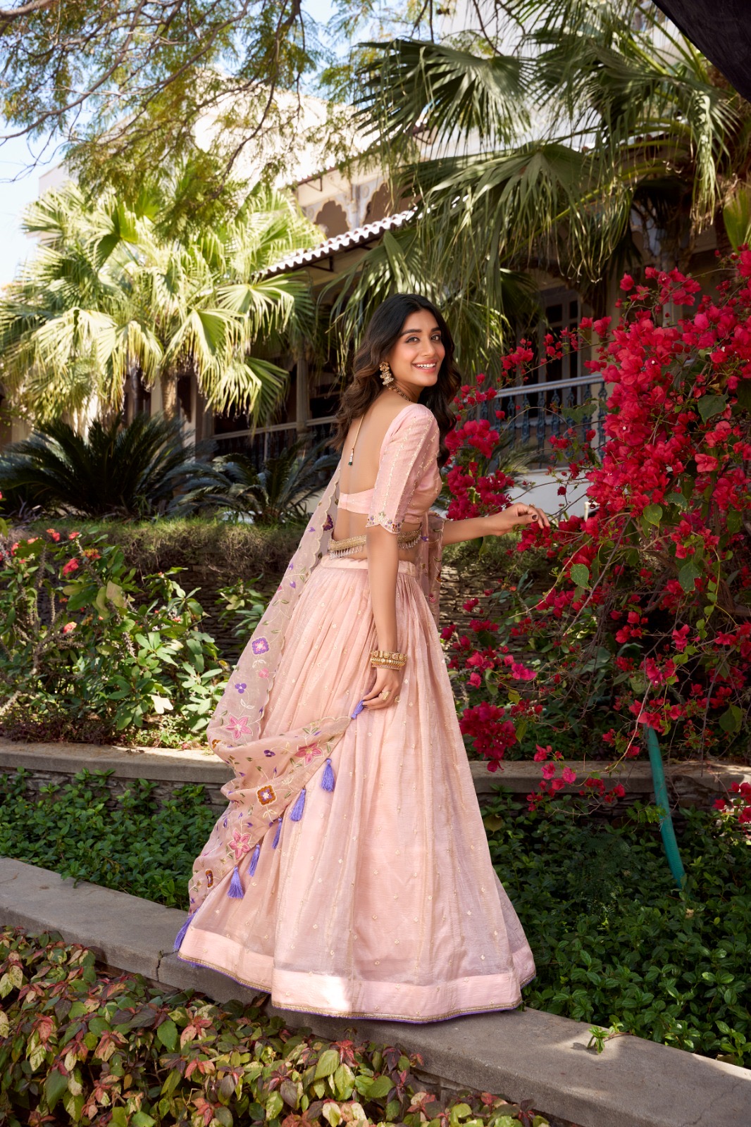 Lehenga Choli Gold Crush - Image 5